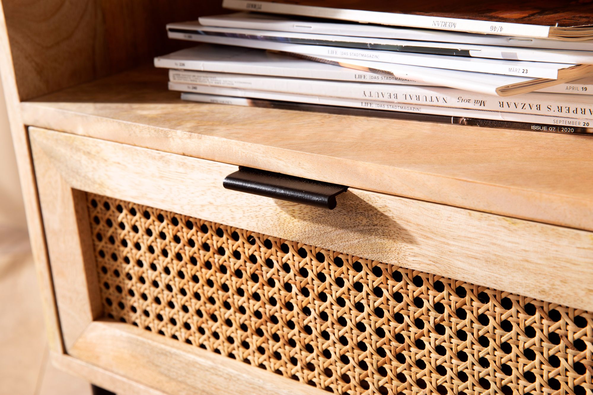 FineBuy Nachtkonsole Mango Massivholz Rattan – Nachttisch im Boho Natur Design mit Schublade & offener Ablage, Nachtkästchen ideal für Boxspringbetten – Wiener Geflecht 50x60x40 cm | Farbe: Braun FineBuy Nachtkonsole Mango Massivholz Rattan – Nachttisch im Boho Natur Design mit Schublade & offener Ablage, Nachtkästchen ideal für Boxspringbetten – Wiener Geflecht 50x60x40 cm | Farbe: Braun