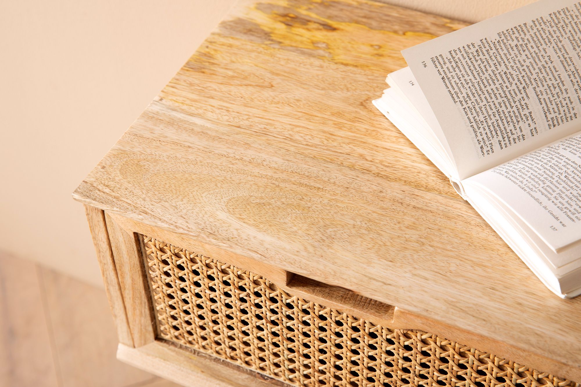 FineBuy Nachtkonsole Mango Massivholz mit Rattan & Schublade – Nachttisch im Boho & Natur Design, stabiles Nachtkästchen für Boxspringbett, handgefertigt Wiener Geflecht – 40x60x30 cm | Farbe: Braun FineBuy Nachtkonsole Mango Massivholz mit Rattan & Schublade – Nachttisch im Boho & Natur Design, stabiles Nachtkästchen für Boxspringbett, handgefertigt Wiener Geflecht – 40x60x30 cm | Farbe: Braun