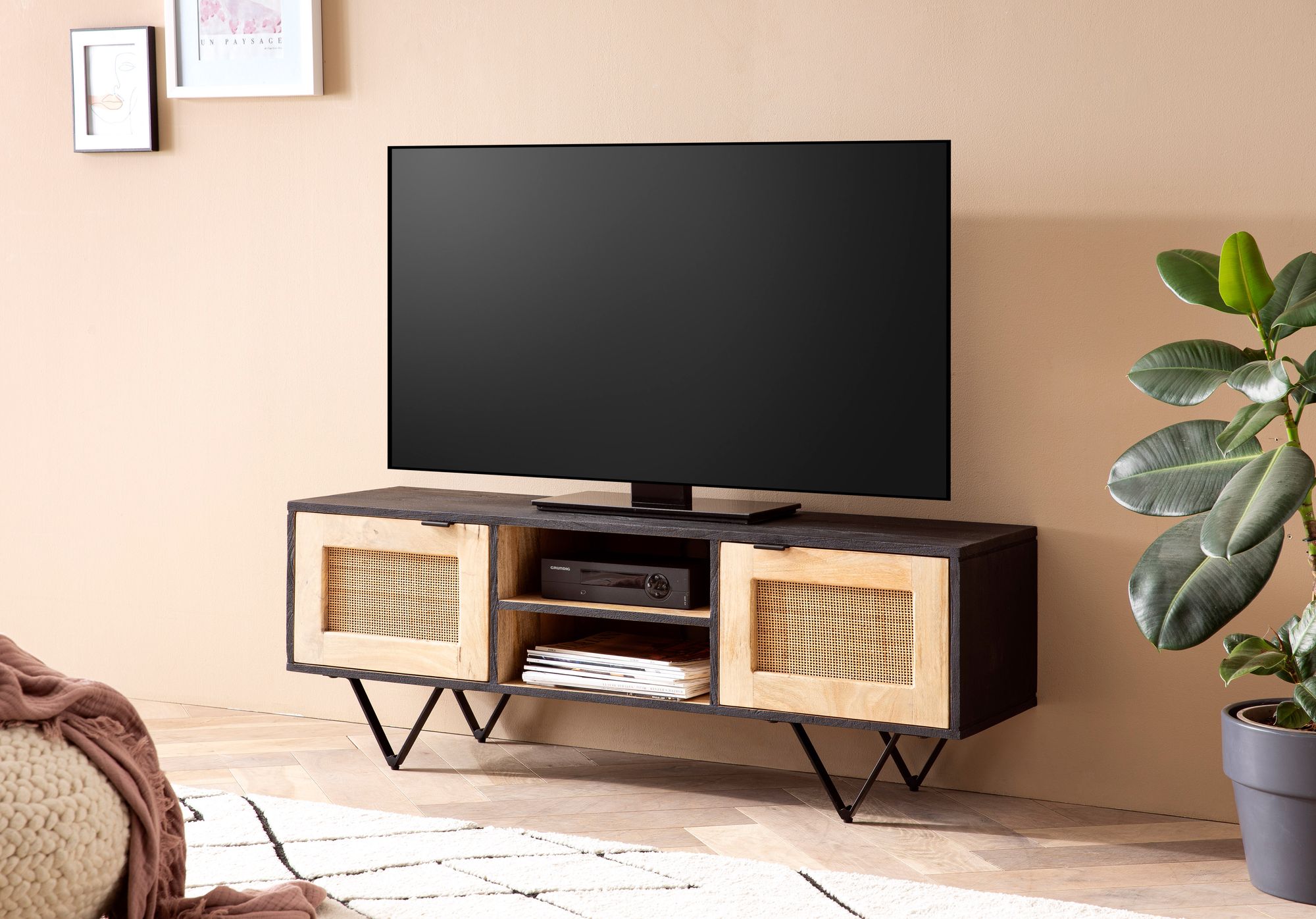 FineBuy Lowboard Mango Massivholz / Rattan 120x44x35 cm TV-Kommode mit zwei Türen, Design TV-Schrank mit Kabeldurchlass, Fernsehtisch Fernsehschrank Modern, Fernsehkommode Wohnzimmer | Farbe: Schwarz