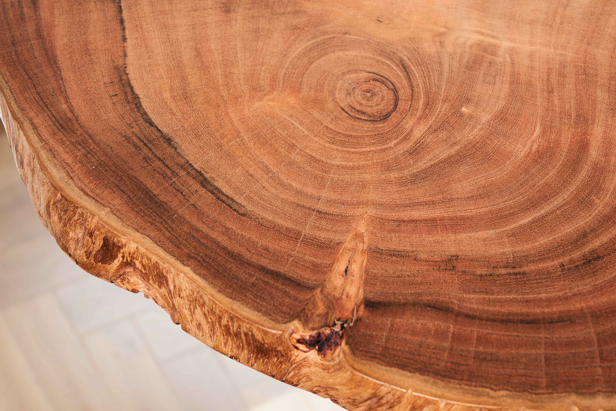 FineBuy Wandregal 3er Set Akazie Vollholz Hängeregal Baumscheibe, Natur Pflanzentreppe für die Wand, Schweberegal Hängend mit Baumkante, Blumentreppe Baumstamm Modern | Farbe: Braun