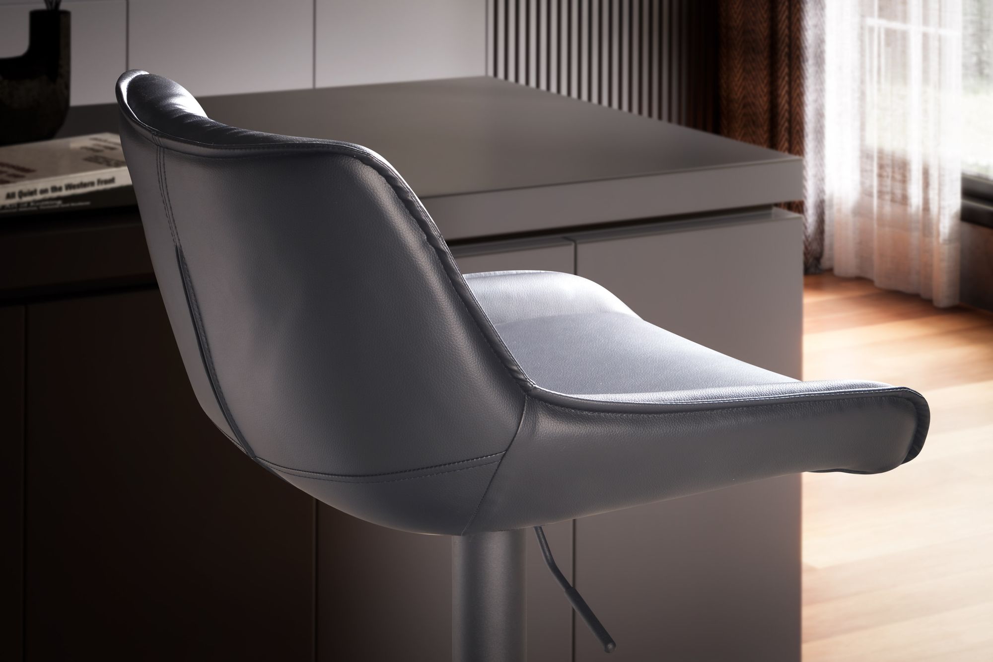 FineBuy Barhocker Kunstleder Schwarz Hocker mit Lehne 86 - 106 cm, Küchenhocker Höhenverstellbar Modern 100 kg, Design Barstuhl Tresenhocker mit Metall-Trompetenfuß, Bistrohocker Gepolstert | Farbe: Schwarz