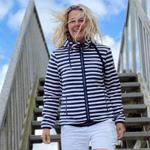 Wattloeper-Damen-Strickfleecejacke-im-Streifen-Design-Blau-Weiss-1_1.jpg