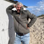 Wattloeper-Herren-Steppjacke-mit-Stehkragen-Oliv-1c.jpg