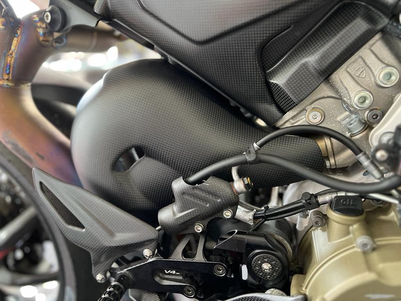 Ducati Panigale V4 100% Carbon Auspuff Hitzeschutz Hitzeschild Matt.