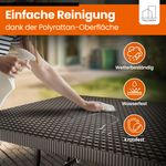 Reinigung einer Polyrattan-Bierzeltgarnitur mit Sprühflasche – wetterbeständig, wasserfest und kratzfest dank robuster Oberfläche