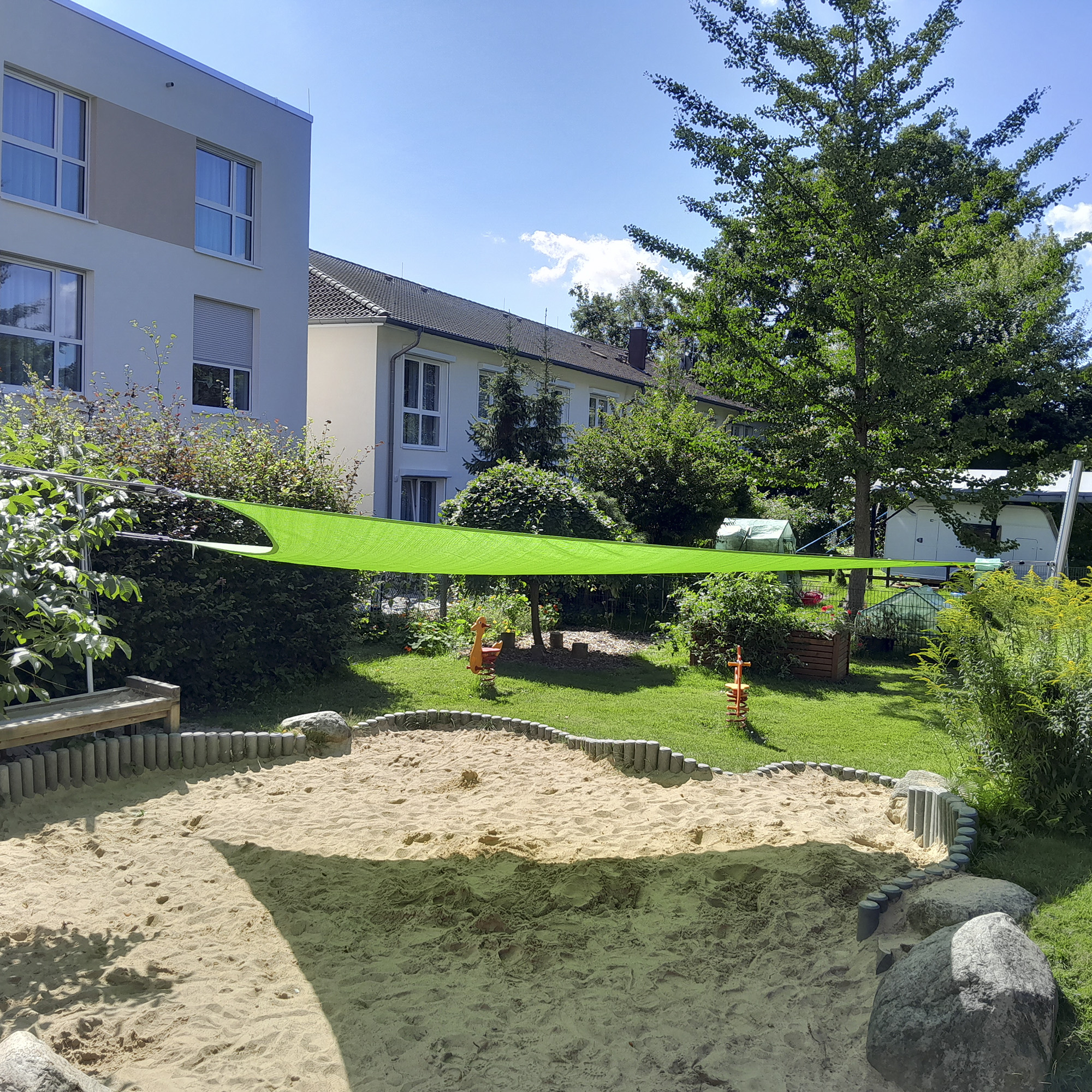 KITA Sonnensegel Komplettset dreieckig freistehend mit Edelstahlmasten