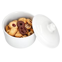 01-MamboCat-Anna-Gebaeckdose-mit-Deckel-Schraeg-Deko.jpg ANNA Gebäckdose weiß 960ml aus Porzellan - 161880_Bild_1