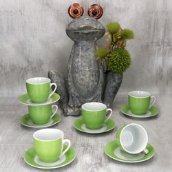 03-MamboCat-Variant-Kaffeetassen-mit-Untertasse-Gruen-Ambientebild.jpg 03-MamboCat-Variant-Kaffeetassen-mit-Untertasse-Gruen-Ambientebild.jpg