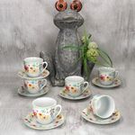 03-MamboCat-Variant-Kaffeetasse-mit-Untertasse-Bluemchen-Ambientebild.jpg