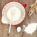 Rührschüssel Schneeflocke rot-creme mit Griff & Ausgießtülle Steingut - 24302941_Bild_3