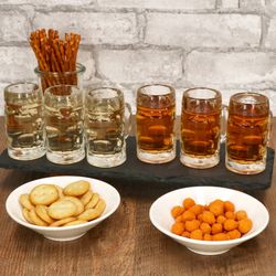 03-13218221S-Borgonovo-Mini-Masskrug-Schnapsglas-4cl-Ambientebild-01.jpg 12er Set Mini-Maßkrug Schnapsglas 4cl aus Glas – 13218221S_Bild_3