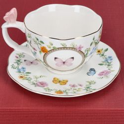 05-R3124-DANB-Easy-Life-Butterflies-Tasse-mit-Untertasse-Ambientebild-02.jpg 05-R3124-DANB-Easy-Life-Butterflies-Tasse-mit-Untertasse-Ambientebild-02.jpg