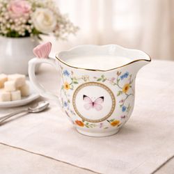 03-R3126-DANB-Easy-Life-Dancing-Butterflies-Milchkaennchen-Ambientebild-01-METRO.jpg 03-R3126-DANB-Easy-Life-Dancing-Butterflies-Milchkaennchen-Ambientebild-01-METRO.jpg