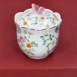 05-R3127-DANB-Easy-Life-Dancing-Butterflies-Zuckerdose-mit-Deckel-Ambientebild-02.jpg 05-R3127-DANB-Easy-Life-Dancing-Butterflies-Zuckerdose-mit-Deckel-Ambientebild-02.jpg