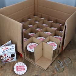 05-Sturz-TO82-350ml-Mit-Liebe-gemacht-Deckel-past-Karton-25er-MIT-Rezeptheft.jpg 05-Sturz-TO82-350ml-Mit-Liebe-gemacht-Deckel-past-Karton-25er-MIT-Rezeptheft.jpg