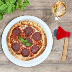 03-48709-Arte-Regal-Pizzaschneider-Axt-Bianco-Pizzateller-Ambientebild-01.jpg 03-48709-Arte-Regal-Pizzaschneider-Axt-Bianco-Pizzateller-Ambientebild-01.jpg