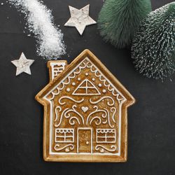 03-23000032-HIT-Lebkuchenhaus-MIT-Schornstein-Teller-Ambientebild-02.jpg 03-23000032-HIT-Lebkuchenhaus-MIT-Schornstein-Teller-Ambientebild-02.jpg