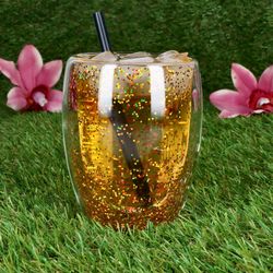 05-27022367-Konfetti-doppelwandige-Glaeser-Gold-Glitzer-Ambientebild-Rasen-01.jpg 05-27022367-Konfetti-doppelwandige-Glaeser-Gold-Glitzer-Ambientebild-Rasen-01.jpg