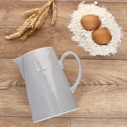 03-24320178-HIT-Emilia-Krug-1L-Grau-Ambientebild-01.jpg 03-24320178-HIT-Emilia-Krug-1L-Grau-Ambientebild-01.jpg