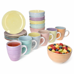 Pastellfarbene-Keramikgeschirr-mit-Obstsalat.png Pastellfarbene-Keramikgeschirr-mit-Obstsalat.png