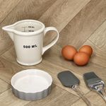 03-24300956-HIT-Living-Messbecher-500ml-weiss-Ambientebild-01.jpg