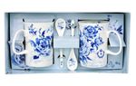 2er Set Teetassen samt Löffel mit blauem Rosenmuster in einer passenden Box_Bild_4