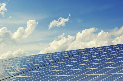 Regenerativ Heizen Solarthermie und Himmel