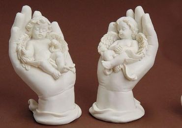 Engel Schutzengel schlafend in einer Hand Geburt Taufe Trauer cremefarbig Engel schlafend rechte Hand