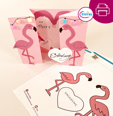 Gebastelte pinke Flamino-Einladungskarte, daneben die genutzte kostenlose Bastelvorlage.