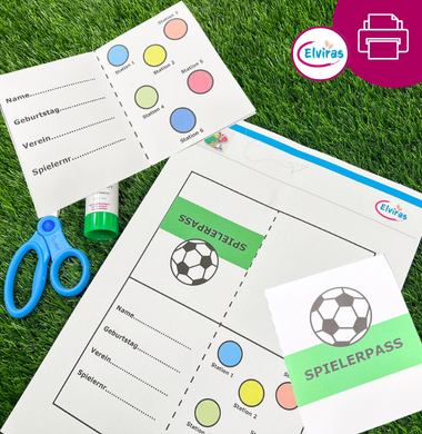 Unser Spielepass zum kostenlosen Download in verschiedenen Ansichten: einmal frisch ausgedruckt, dann zweimal als ausgeschnittenes und zusammen gefaltete Exemplare. Einmal sieht man das Innere und einmal den zugeklappten Spielepass.