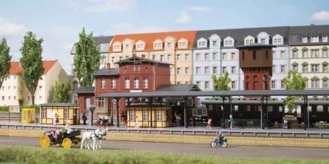 Auhagen Bahnhofsausstattung Spur TT 1:120 - Komplettset Mit Gebäuden, Bänken & Zubehör Für Modellbahn