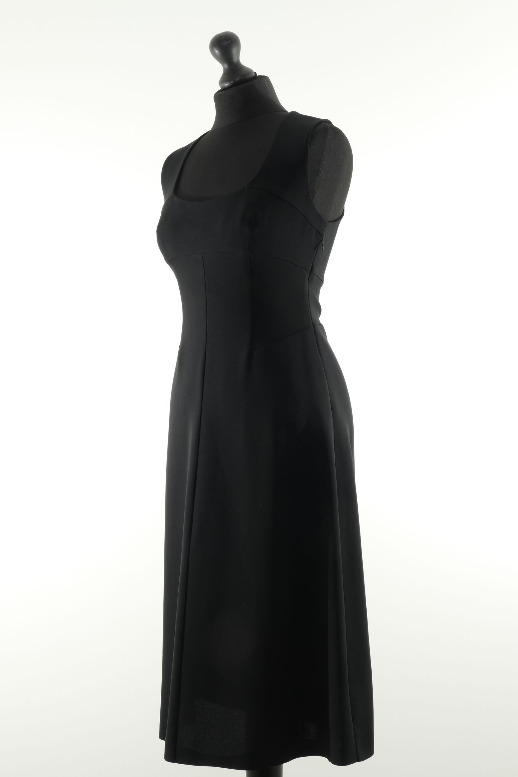Max Mara Abito a trapezio 36 nero tinta unita elegante midi senza maniche Max Mara Abito a trapezio 36 nero tinta unita elegante midi senza maniche