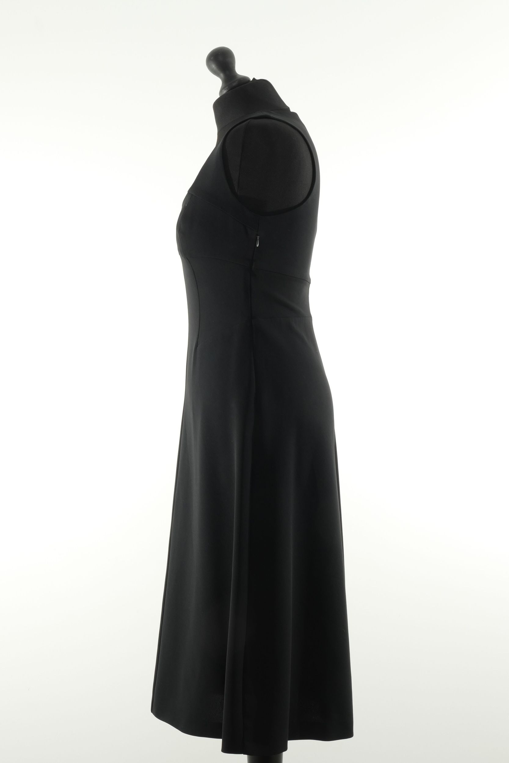 Max Mara Abito a trapezio 36 nero tinta unita elegante midi senza maniche Max Mara Abito a trapezio 36 nero tinta unita elegante midi senza maniche