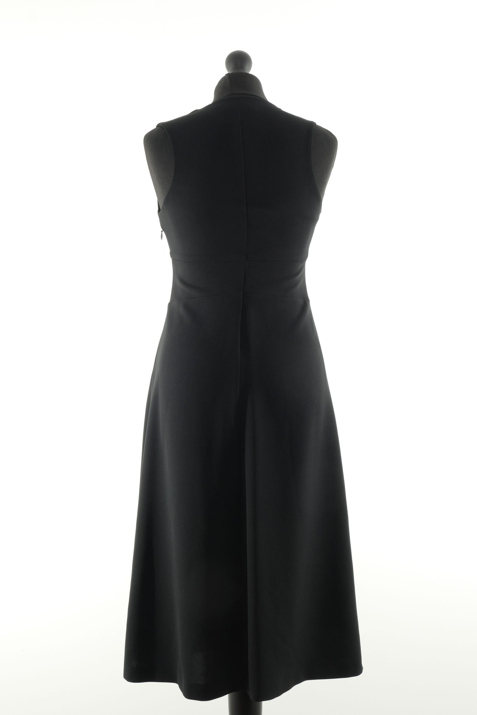 Max Mara Abito a trapezio 36 nero tinta unita elegante midi senza maniche Max Mara Abito a trapezio 36 nero tinta unita elegante midi senza maniche
