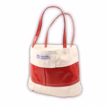 Hier sehen Sie die rote Ausführung. Jede Tasche wird mit Liebe zum Detail und höchster Handwerkskunst in Osterburken gefertigt.