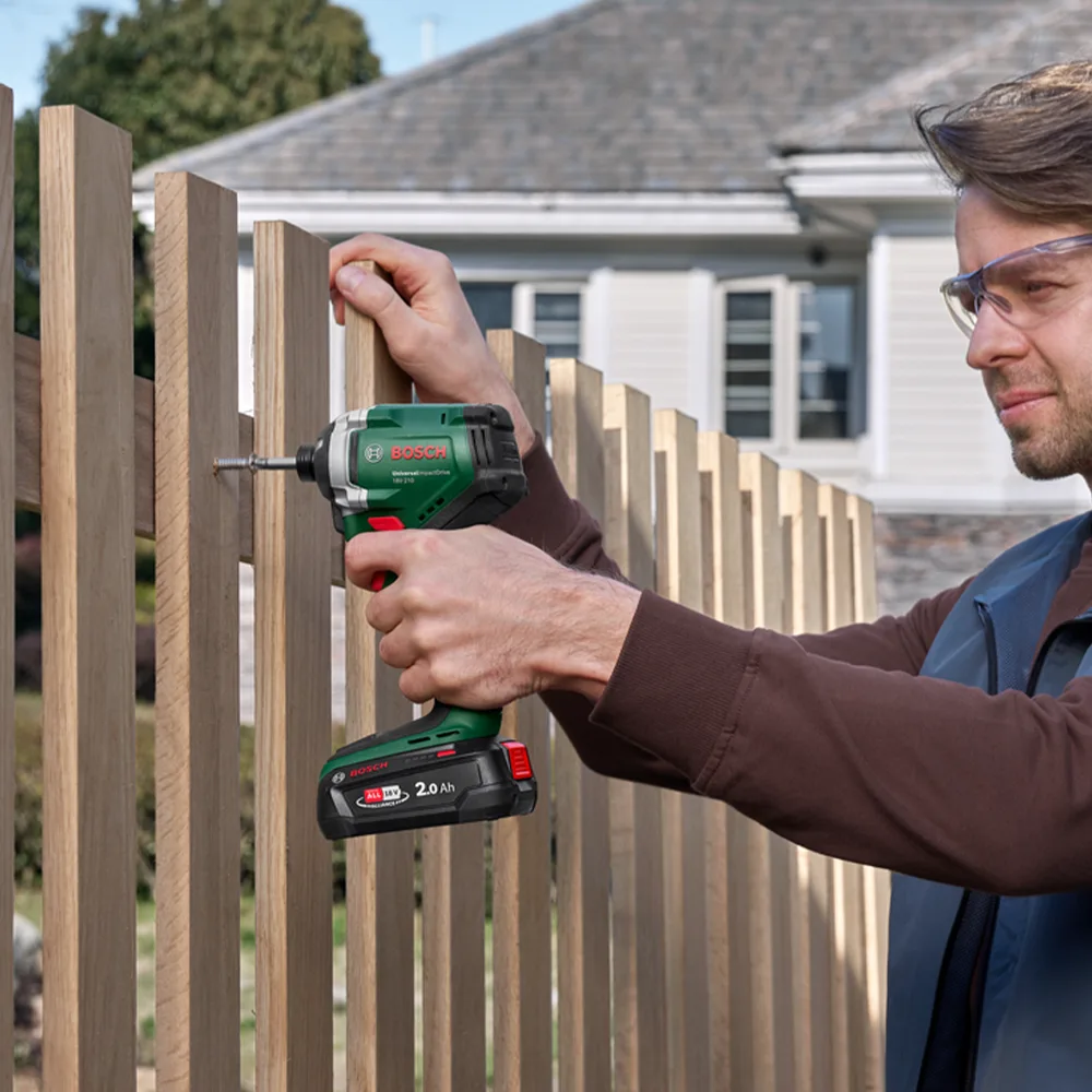 Zum Bosch Akku-Drehschlagschrauber 18V-210