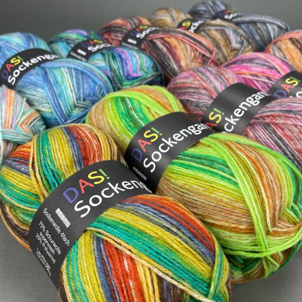 Sockenwolle in vielen verschiedenen bunten Farben in 100g Knäueln zum Stricken von Socken.