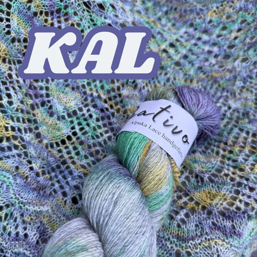 KAL Mitstrickaktion handgefärbtes Stricktuch aus Alpaca Lace Garn in den Farben hellgrau, gelb, grün und lila.