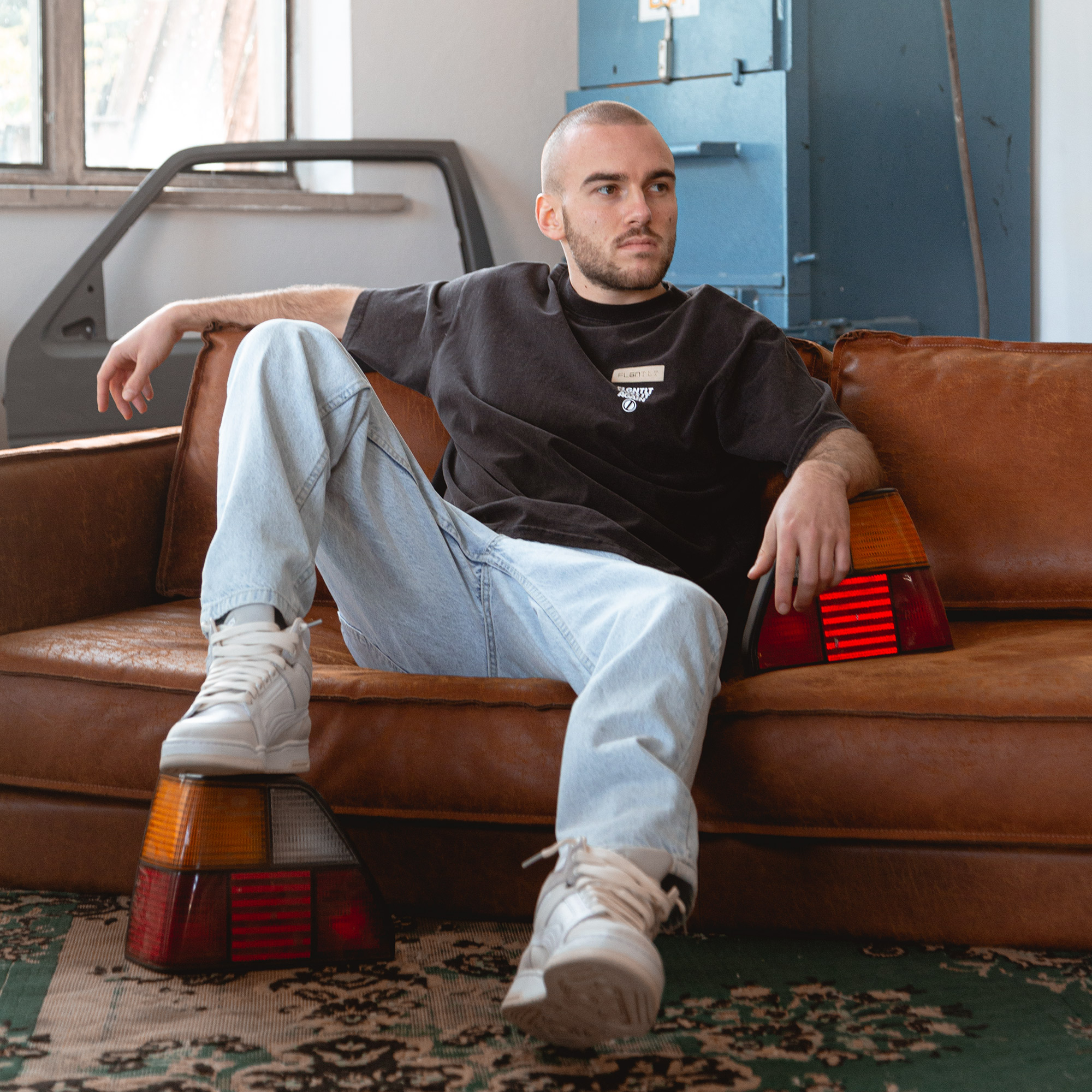 FLGNTLT UTILITY TEE