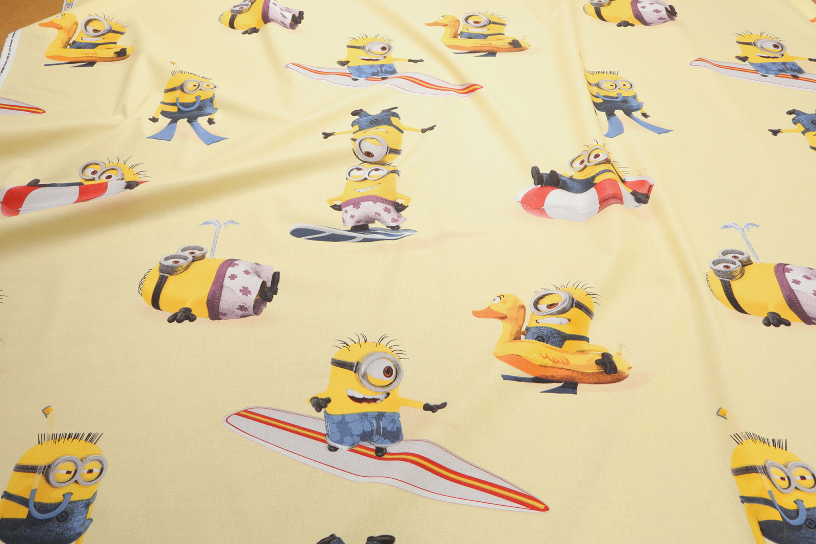 Stoff Kinderstoff Baumwolle gelb Minions Badespaß Universal