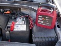 Automatik Batterie-Ladegerät 12V 4A
