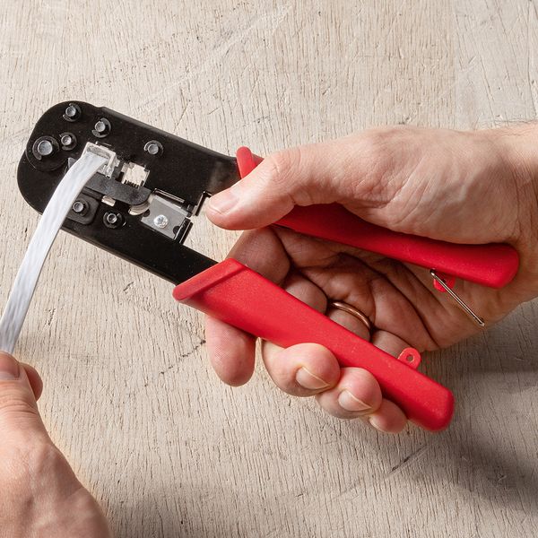 Abisolier- & Crimpzange mit Steckverbindung