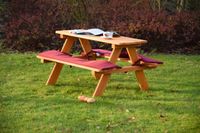 Robuste Sitzbank für Kinder mit Sitzauflagen