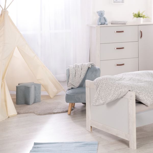 Kinderhocker in Sternform „Lil Sofa“, bequemer Hocker mit Samtstoff in Sky/Hellblau bezogen