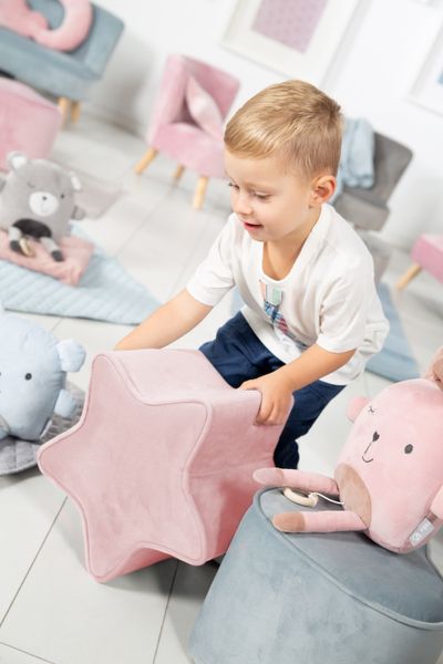 Kinderhocker in Sternform „Lil Sofa“, bequemer Hocker mit Samtstoff in der Farbe Mauve, Pouf