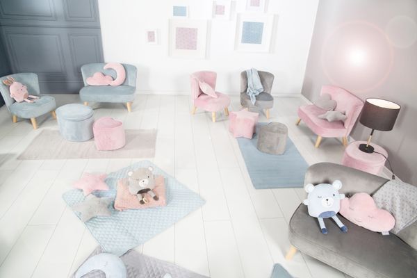 Kinderhocker in Sternform „Lil Sofa“, bequemer Hocker mit grauem Samtstoff bezogen, Pouf