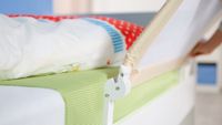 Bettschutzgitter 'Klipp-Klapp', klappbar, für Babys & Kinder, Rausfallschutz 150cm, beige