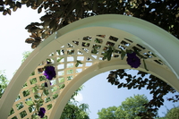 KHW Gartenbank Amsterdam mit 2 Pflanzkästen, Rosenbogen und Spalier, weiß