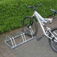 Fahrradständer BxTxH 880x390x250 mm, verzinkte Stahlkonstruktion, Einstellplatz für 3 Fahrräder