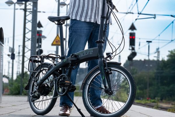 Alu E-Faltrad 20'' Cologne E-Bike schwarz 250 Watt Li-Ion 36V/10 Ah 6-Gang